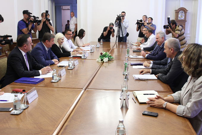 National Council President Tomislav Nikolić chairs the Council’s first session